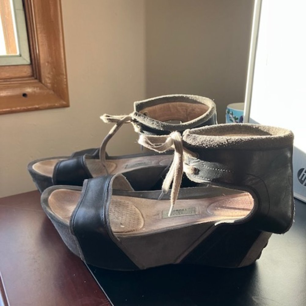 Platform sandals